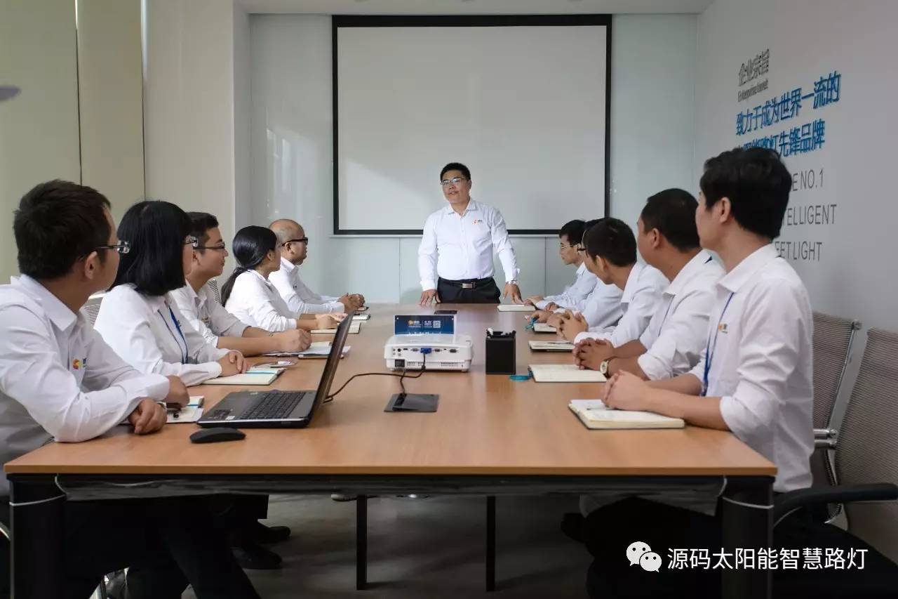 太陽(yáng)能路燈，太陽(yáng)能路燈廠家，道路照明，光伏照明，太陽(yáng)能平板燈